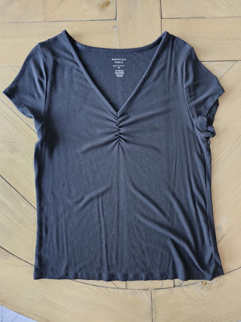 American Eagle Outfitters Black V-Neck Ruched Short Sleeve Tee